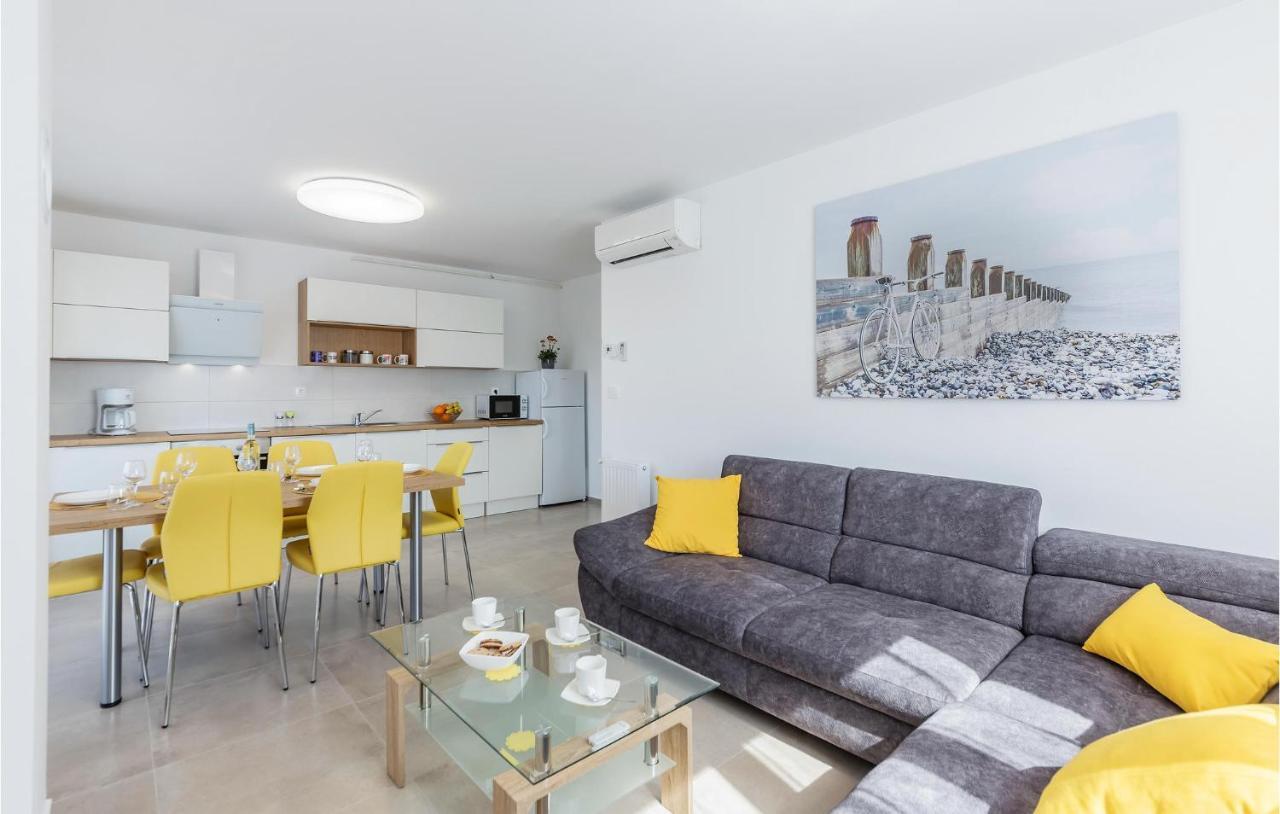 Nice In With Kitchen Apartman Pula
