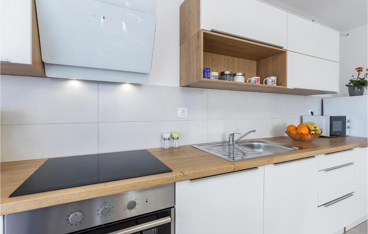 Apartman Nice In With Kitchen