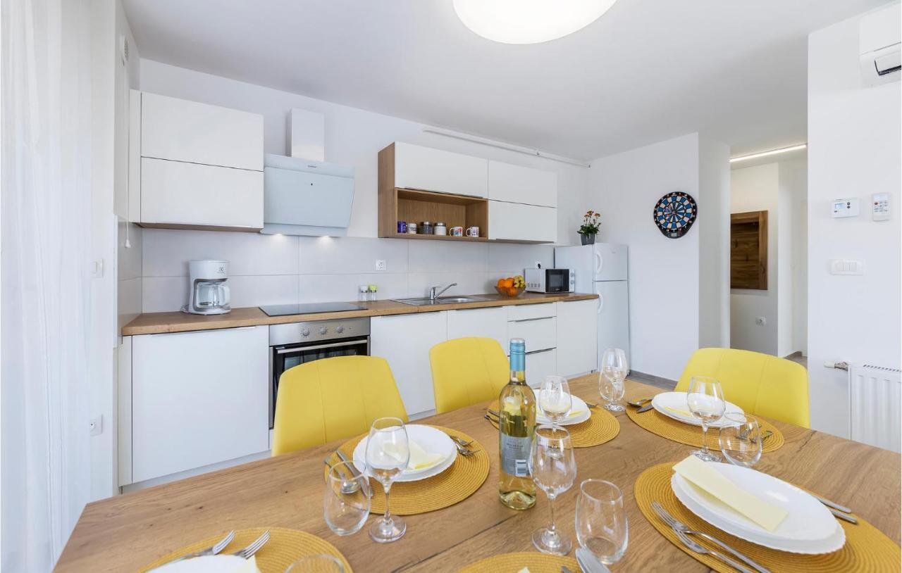 Nice In With Kitchen Apartman