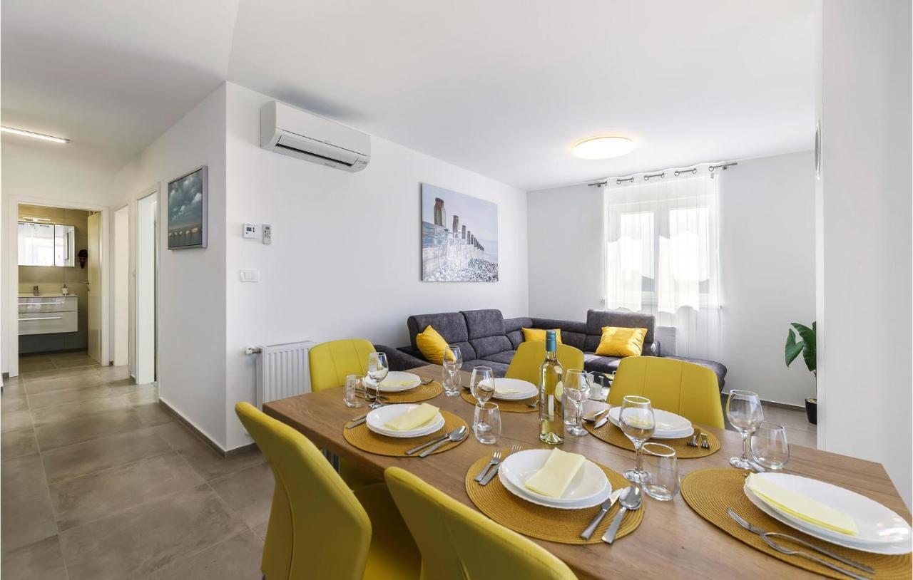 Nice In With Kitchen Apartman *
